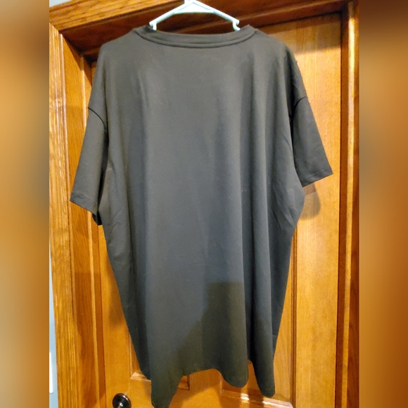 Shein Women's size XL, Tee Shirt, Short Sleeve, Polyester, never worn, perfect - Picture 6 of 6